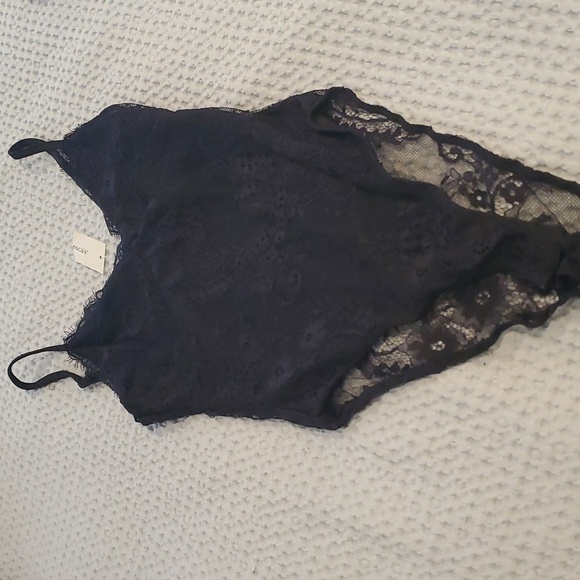 NWT Lace Bodysuit by Mi Ami by Francesca’s — size XXS - Picture 1 of 8